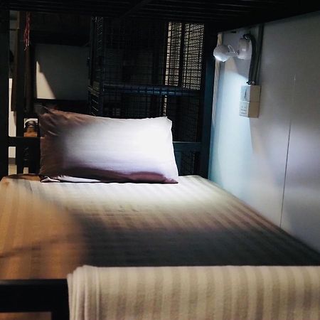 Wild Ones Hostel Bangkok Exteriör bild