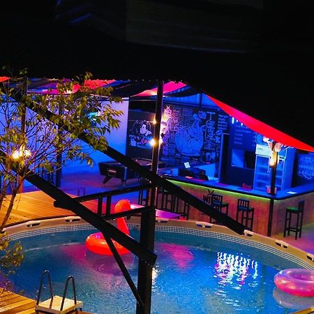 Wild Ones Hostel Bangkok Exteriör bild