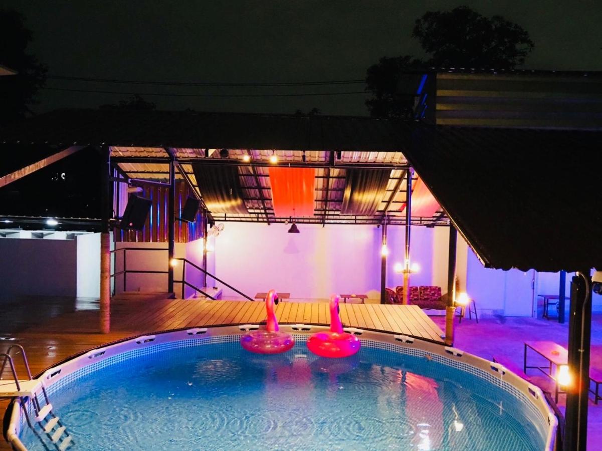 Wild Ones Hostel Bangkok Exteriör bild