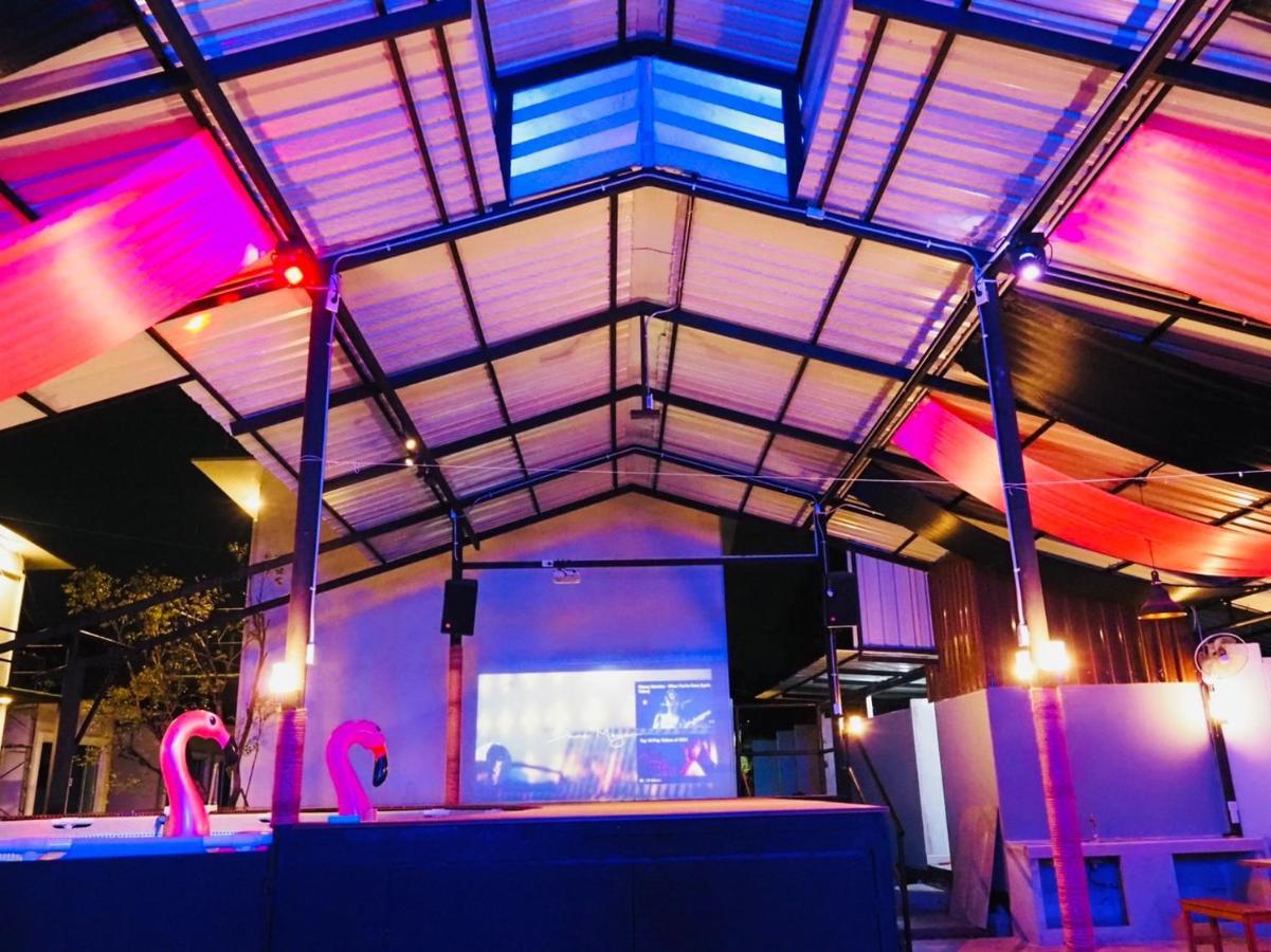 Wild Ones Hostel Bangkok Exteriör bild