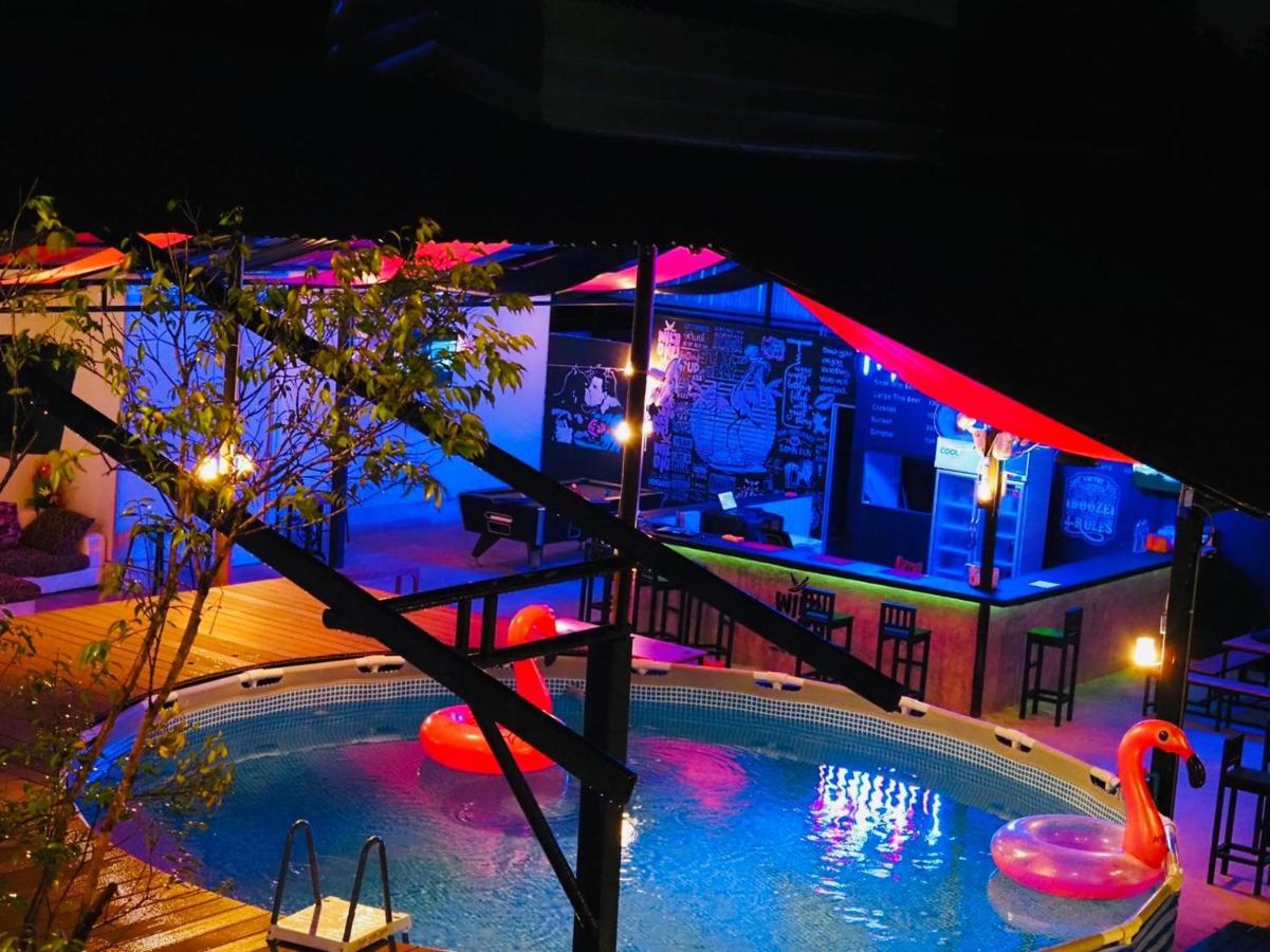 Wild Ones Hostel Bangkok Exteriör bild