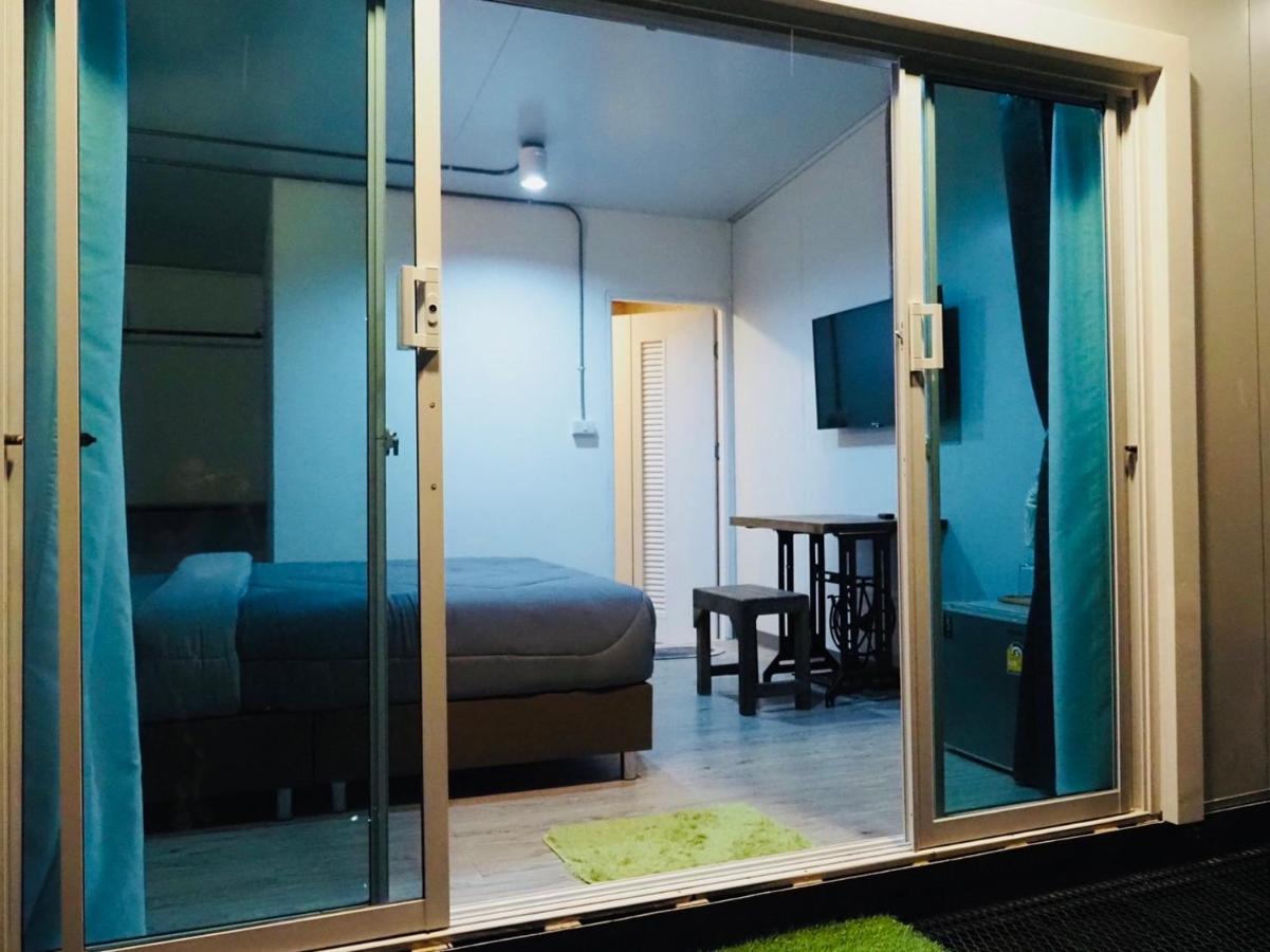 Wild Ones Hostel Bangkok Exteriör bild