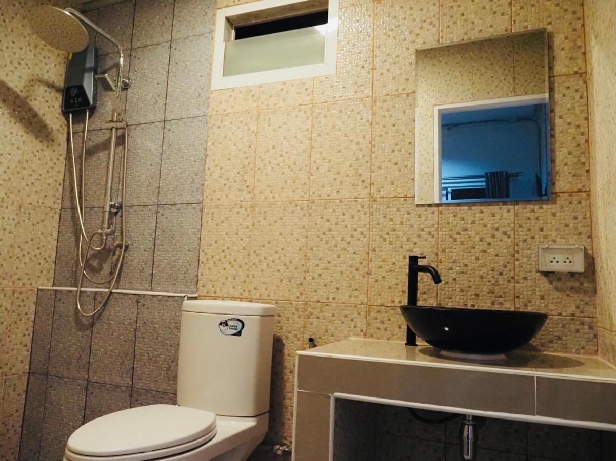 Wild Ones Hostel Bangkok Exteriör bild