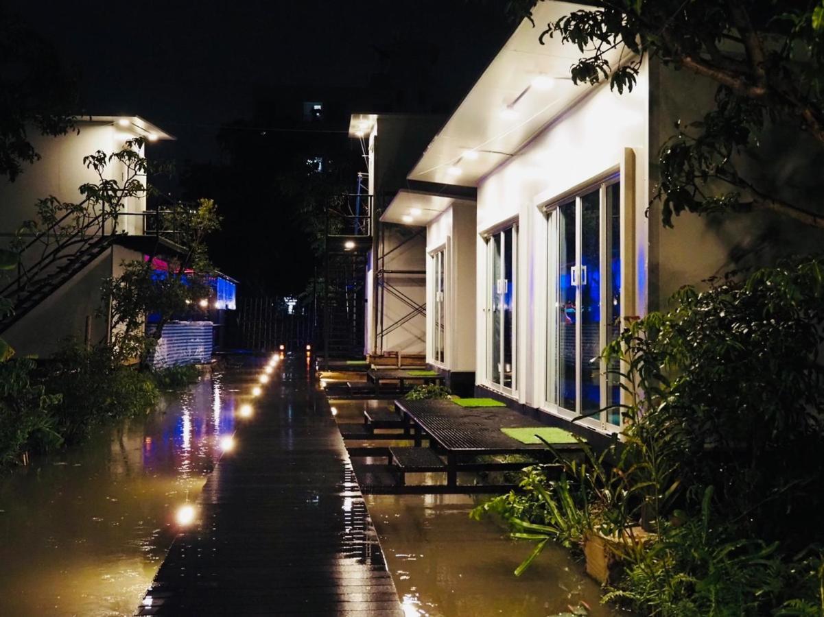 Wild Ones Hostel Bangkok Exteriör bild